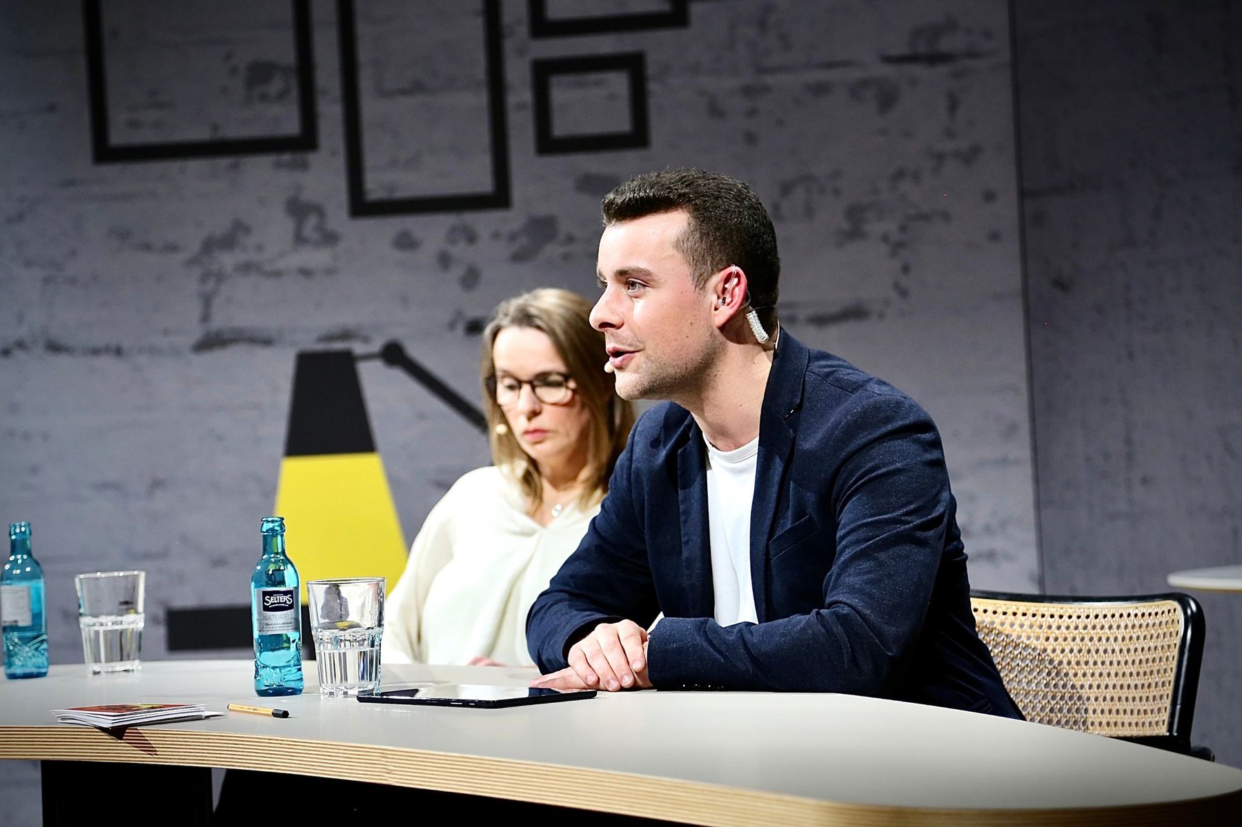 Luca Samlidis moderiert den Talk Enter SCIENCE in der Bundeskunsthalle Bonn